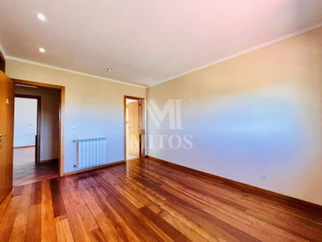 Moradia T4 para Venda em Santa Marta de Portuzelo