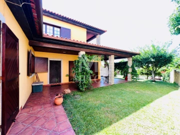 Moradia T4 para Venda em Santa Marta de Portuzelo