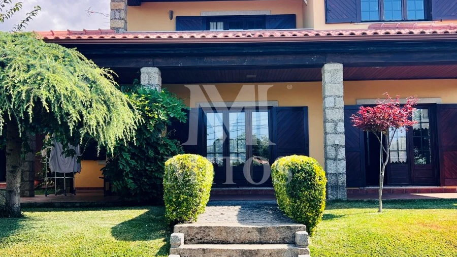 Moradia T4 para Venda em Santa Marta de Portuzelo