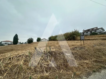 Terreno para Venda em Tamengos, Aguim e Óis do Bairro