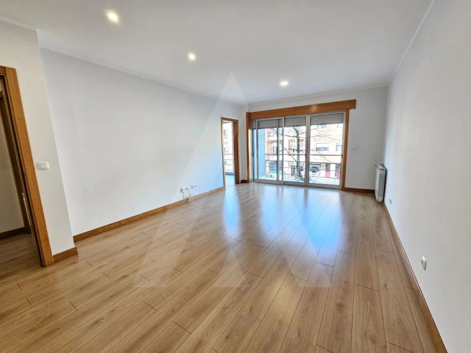 Apartamento T2 para Arrendamento em São Bernardo Foto 1