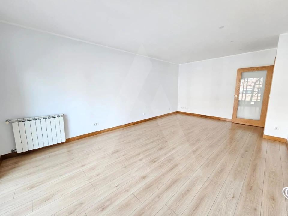 Apartamento T2 para Arrendamento em São Bernardo Foto 2