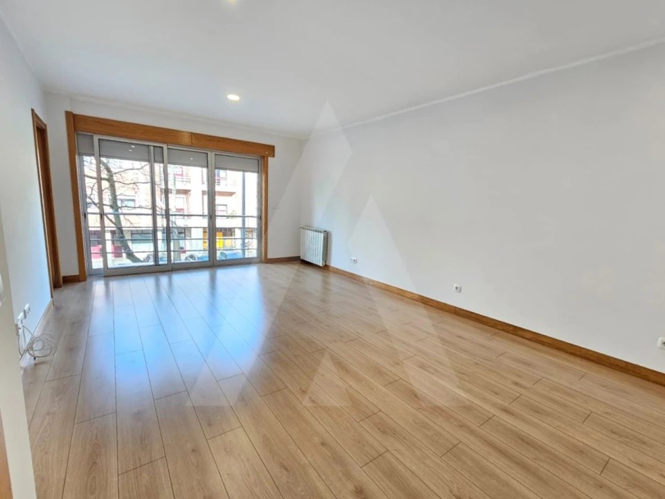 Apartamento T2 para Arrendamento em São Bernardo Foto 3