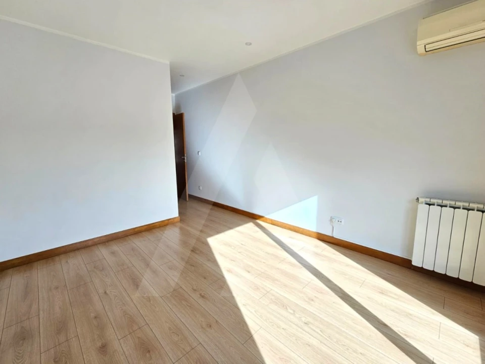 Apartamento T2 para Arrendamento em São Bernardo Foto 10