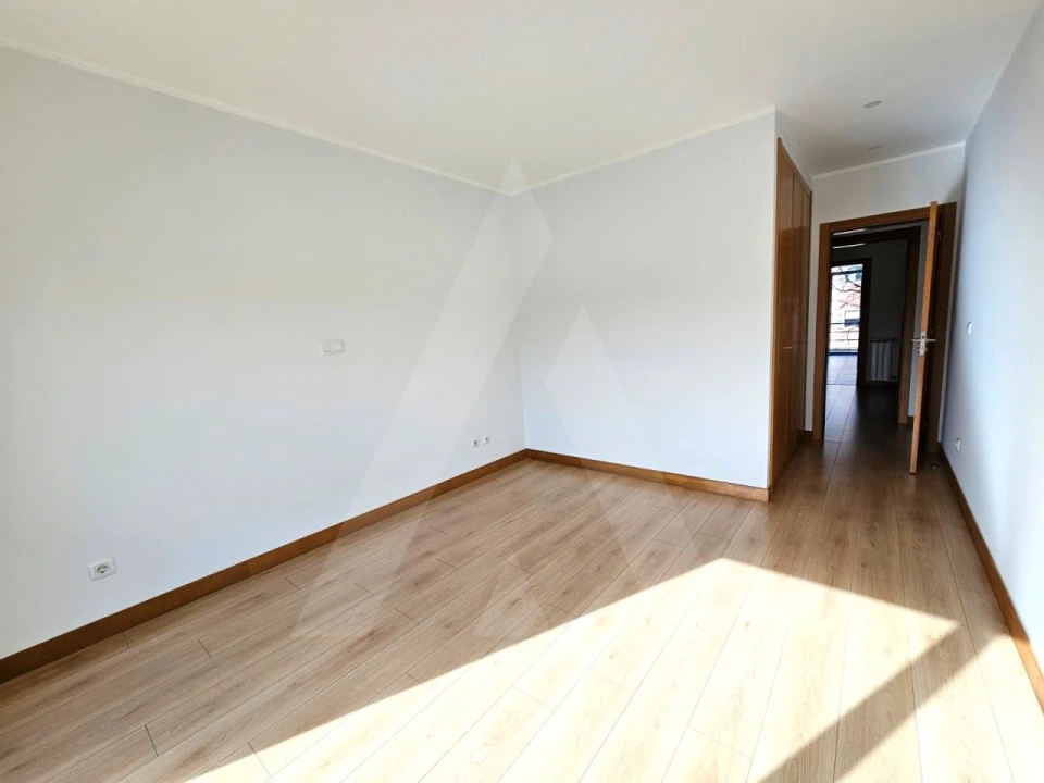 Apartamento T2 para Arrendamento em São Bernardo Foto 11