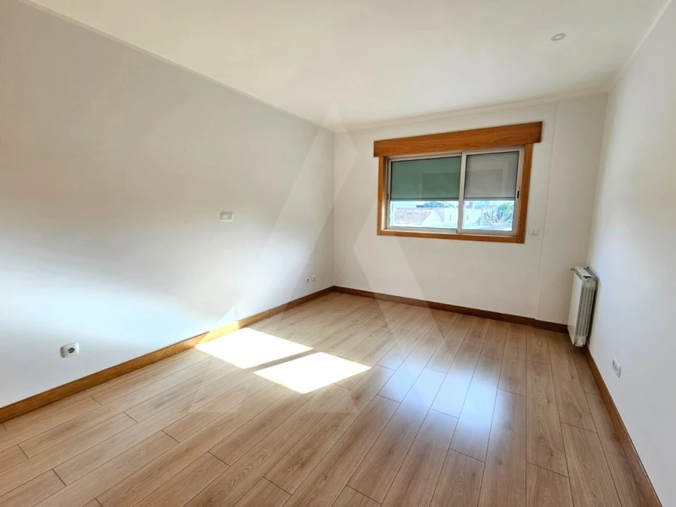 Apartamento T2 para Arrendamento em São Bernardo Foto 14