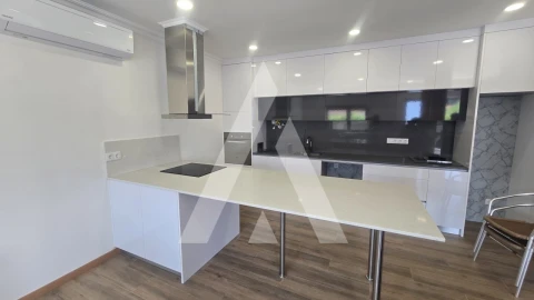 Apartamento T3 para Arrendamento em Venade e Azevedo