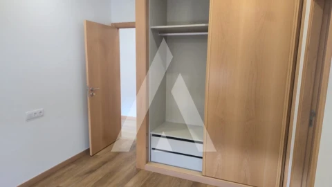 Apartamento T3 para Arrendamento em Venade e Azevedo
