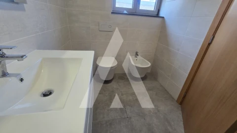 Apartamento T3 para Arrendamento em Venade e Azevedo