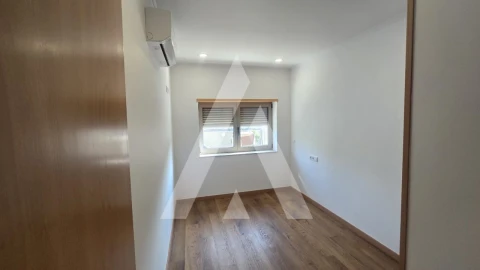 Apartamento T3 para Arrendamento em Venade e Azevedo