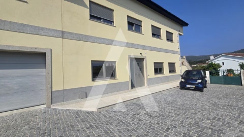 Apartamento T3 para Arrendamento em Venade e Azevedo