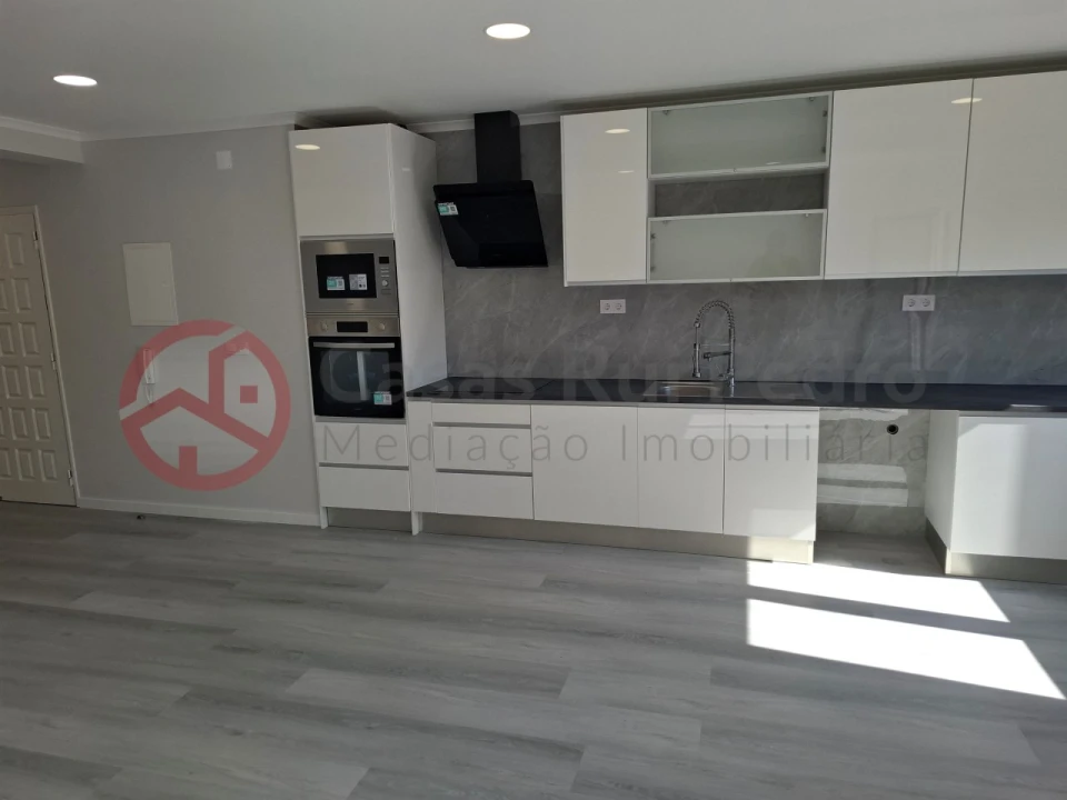Apartamento T4 para Venda em Amora Foto 1