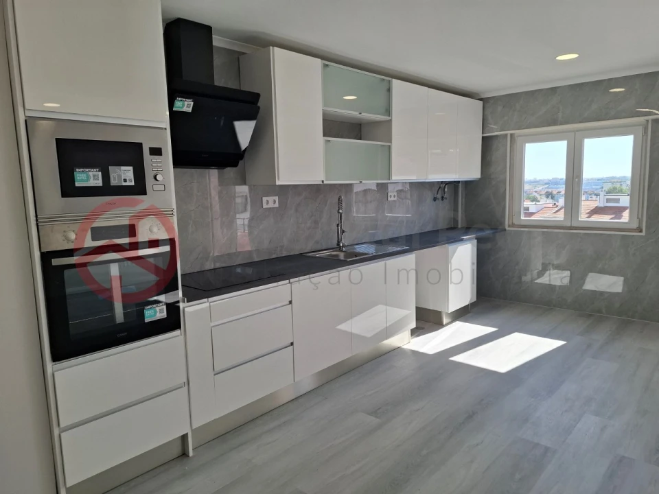 Apartamento T4 para Venda em Amora Foto 2
