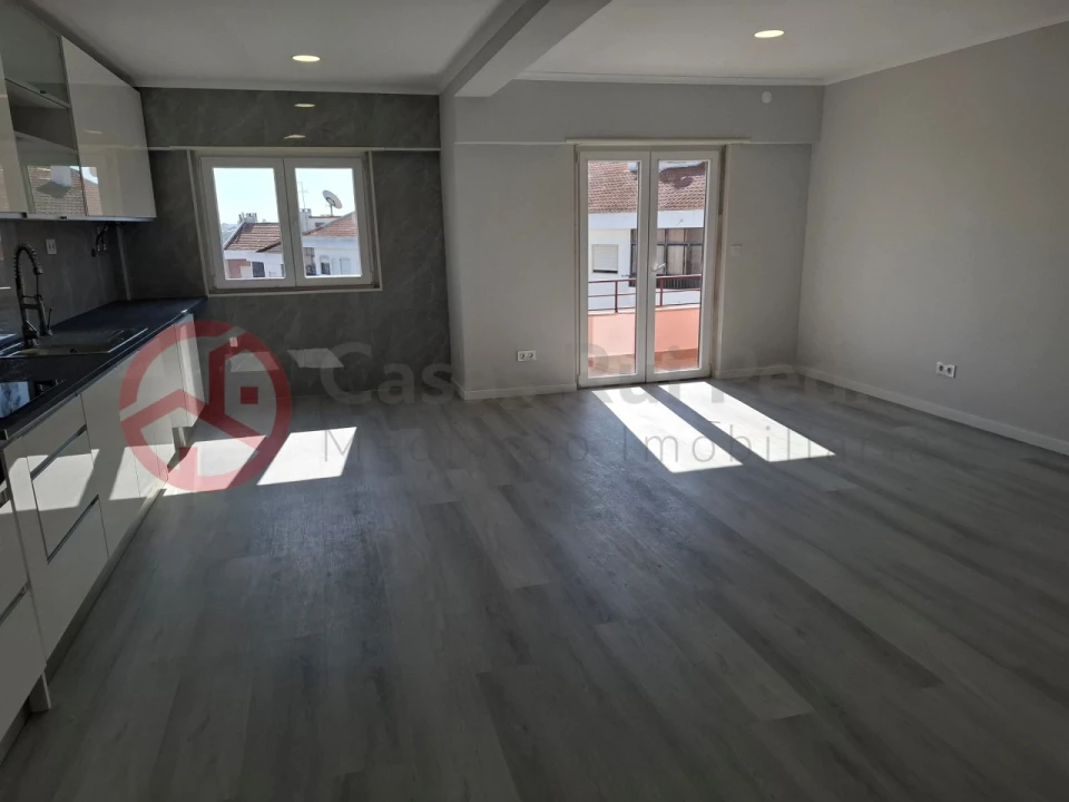 Apartamento T4 para Venda em Amora Foto 3