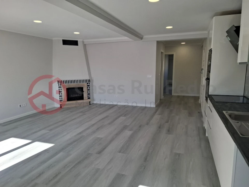 Apartamento T4 para Venda em Amora Foto 6