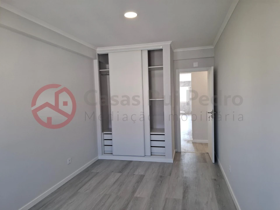 Apartamento T4 para Venda em Amora Foto 12