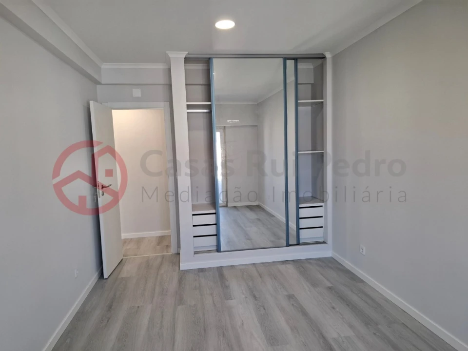 Apartamento T4 para Venda em Amora Foto 14