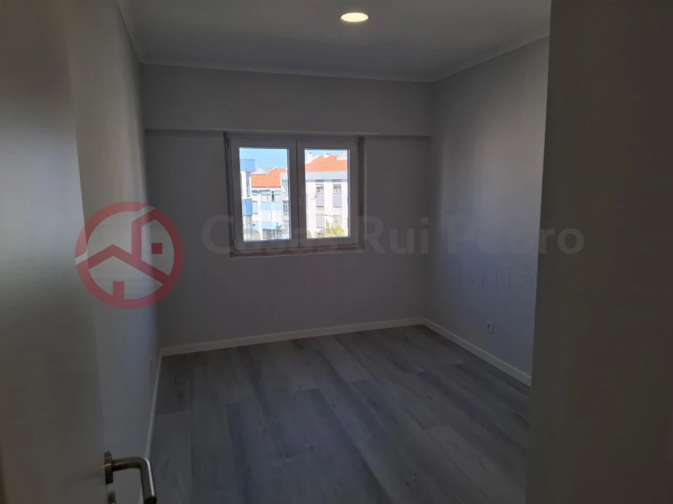 Apartamento T4 para Venda em Amora Foto 16