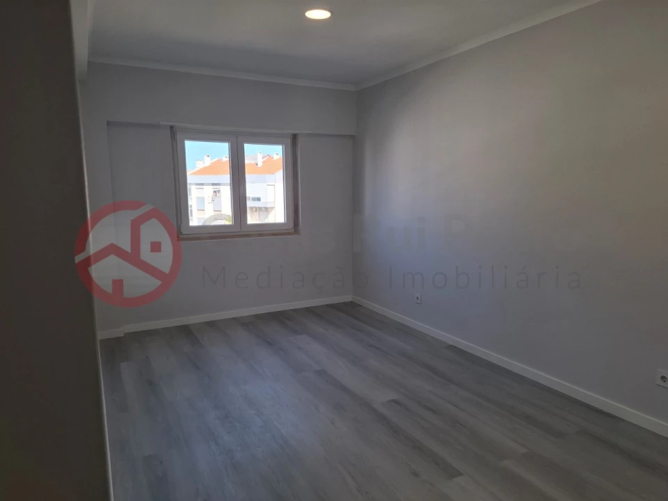 Apartamento T4 para Venda em Amora Foto 18