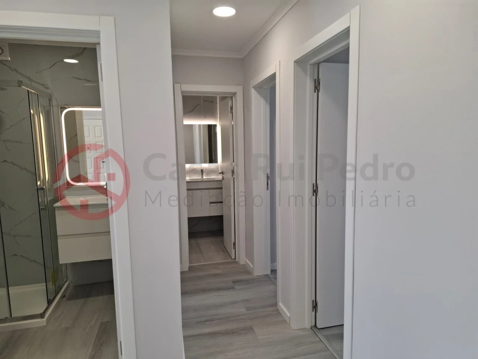 Apartamento T4 para Venda em Amora Foto 21