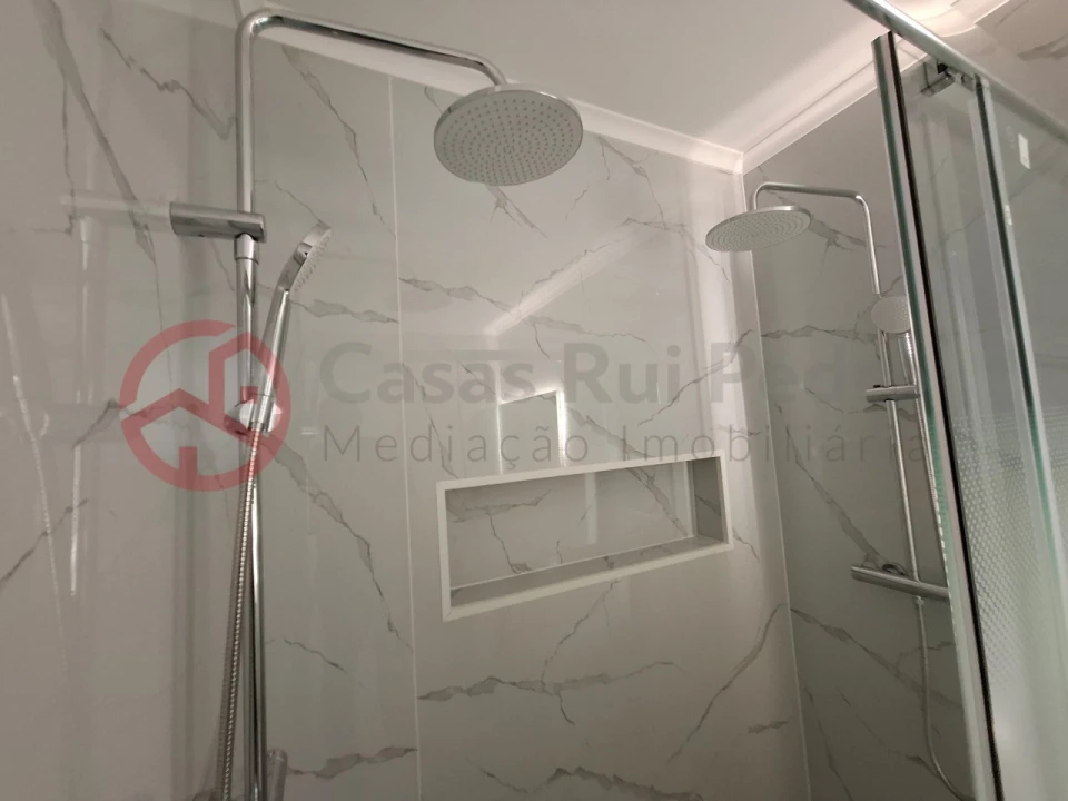 Apartamento T4 para Venda em Amora Foto 25
