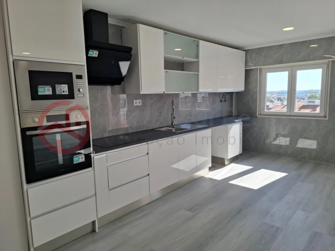 Apartamento T4 para Venda em Amora Foto 2