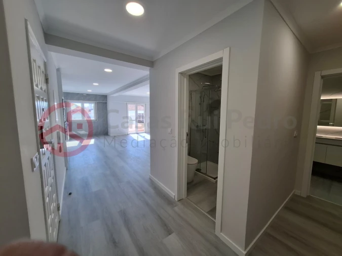 Apartamento T4 para Venda em Amora Foto 5