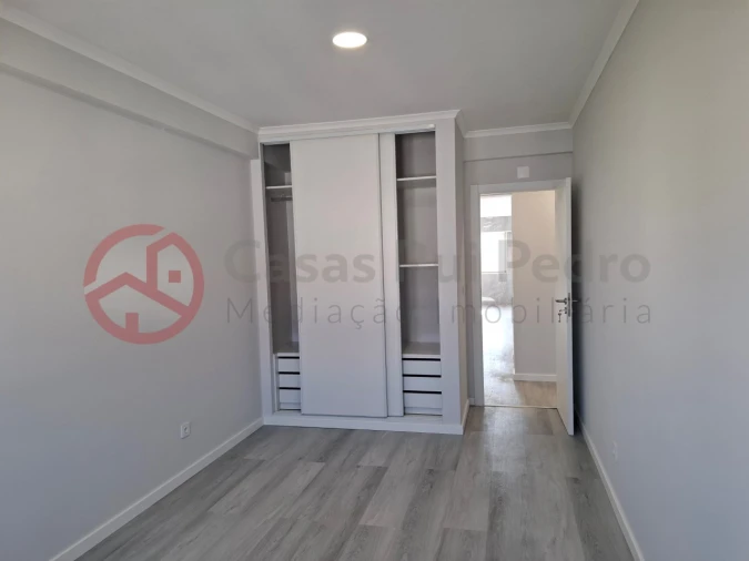 Apartamento T4 para Venda em Amora Foto 12