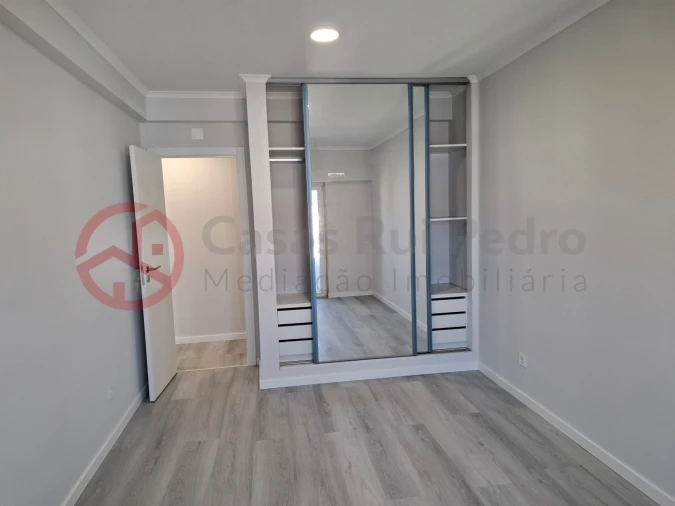 Apartamento T4 para Venda em Amora Foto 14