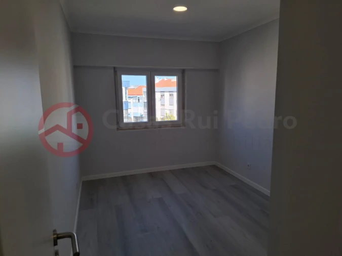 Apartamento T4 para Venda em Amora Foto 16