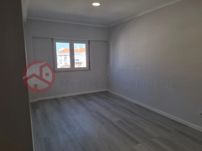 Apartamento T4 para Venda em Amora Foto 18