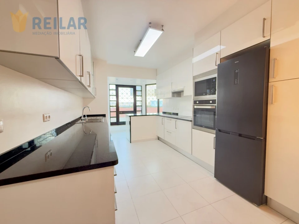 Apartamento T3 para Arrendamento em Campo de Ourique Foto 5