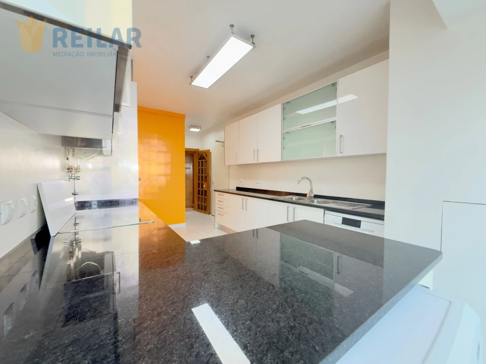 Apartamento T3 para Arrendamento em Campo de Ourique Foto 6