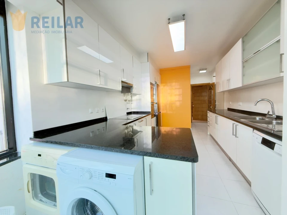 Apartamento T3 para Arrendamento em Campo de Ourique Foto 7