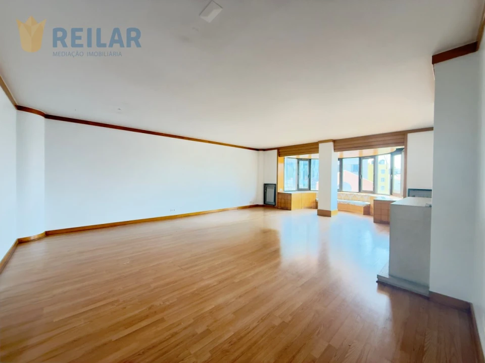 Apartamento T3 para Arrendamento em Campo de Ourique Foto 9