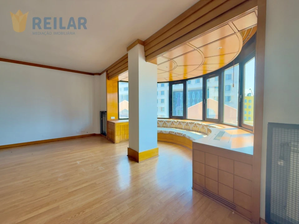 Apartamento T3 para Arrendamento em Campo de Ourique Foto 11