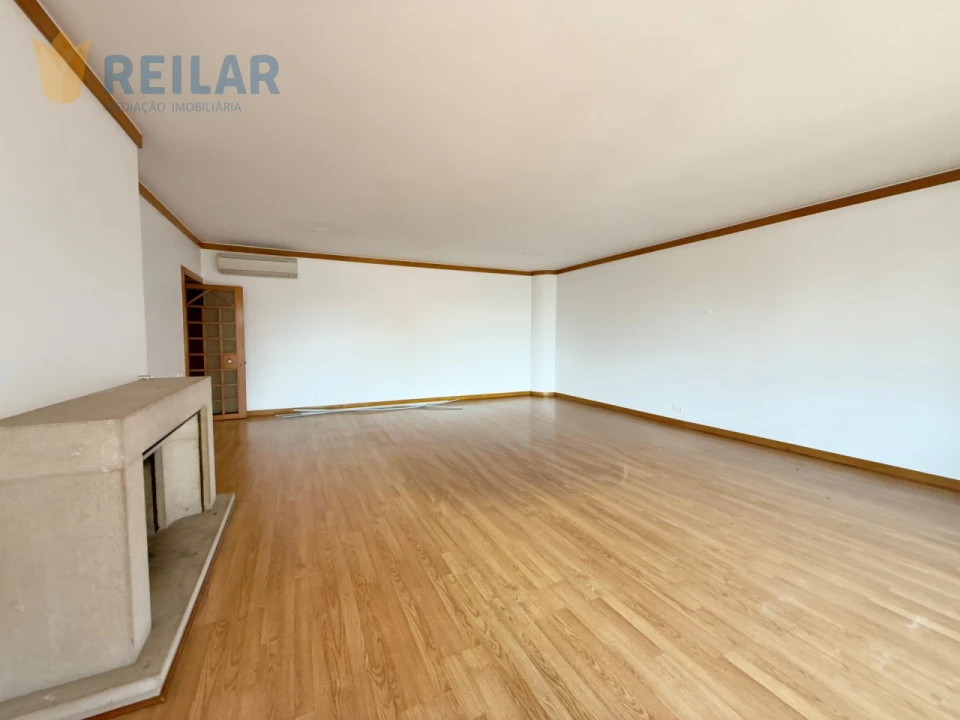 Apartamento T3 para Arrendamento em Campo de Ourique Foto 13