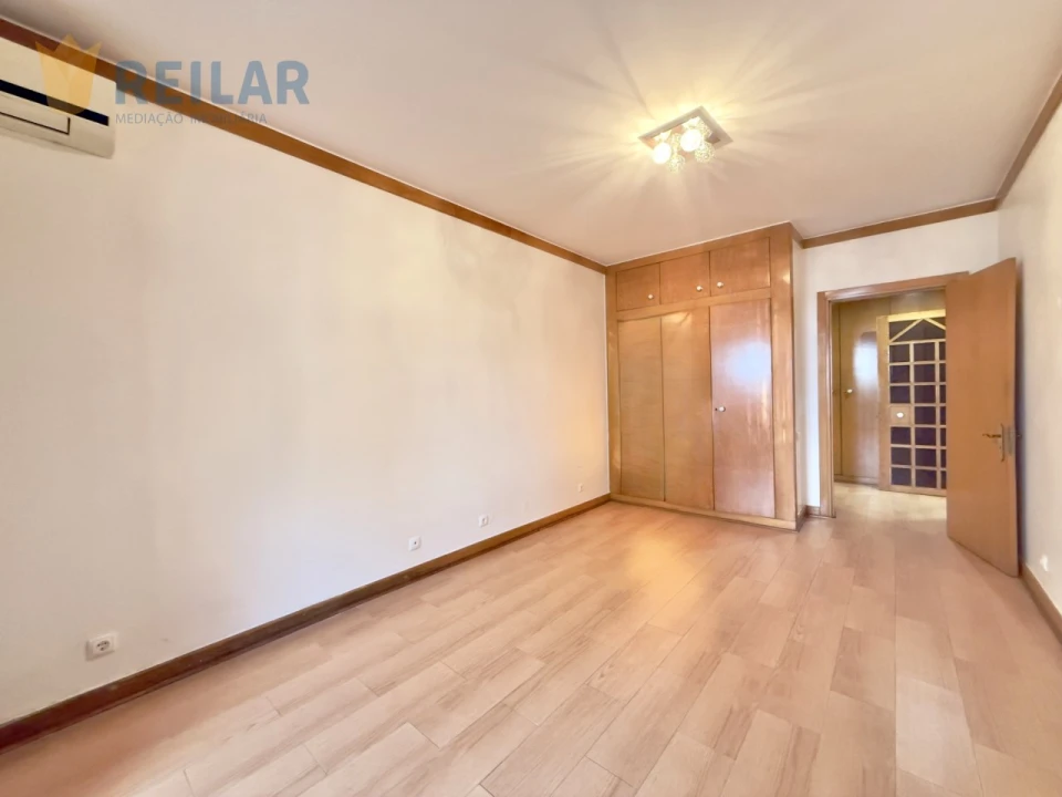 Apartamento T3 para Arrendamento em Campo de Ourique Foto 19