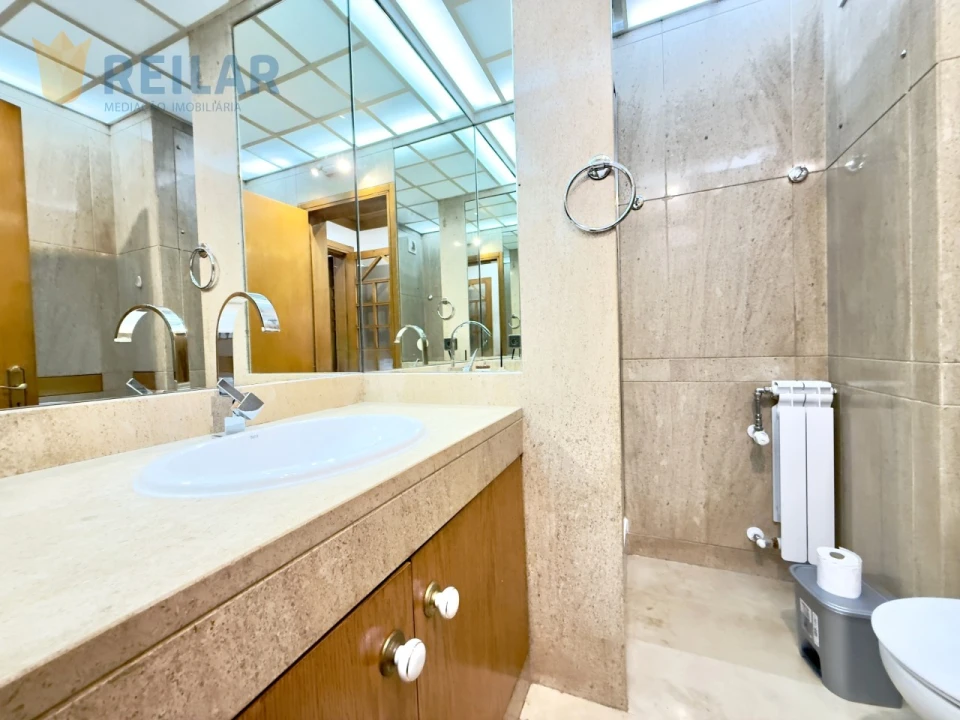 Apartamento T3 para Arrendamento em Campo de Ourique Foto 23