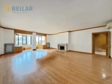 Apartamento T3 para Arrendamento em Campo de Ourique