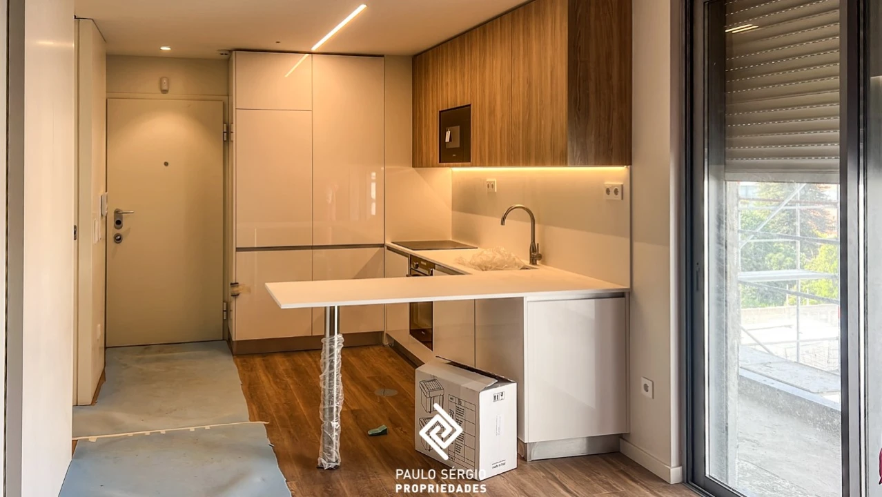 Apartamento T1 para Venda em Mafamude e Vilar do Paraíso Foto 1