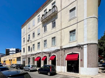 Apartamento T2 para Arrendamento em Alcantara