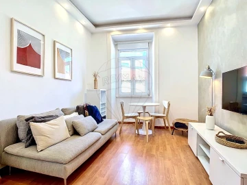 Apartamento T2 para Arrendamento em Alcantara