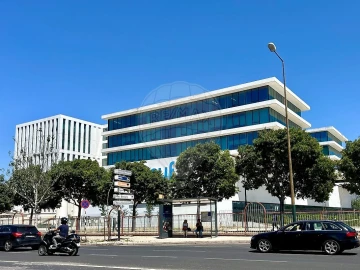 Apartamento T2 para Arrendamento em Alcantara