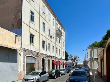 Apartamento T2 para Arrendamento em Alcantara
