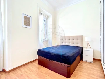 Apartamento T2 para Arrendamento em Alcantara