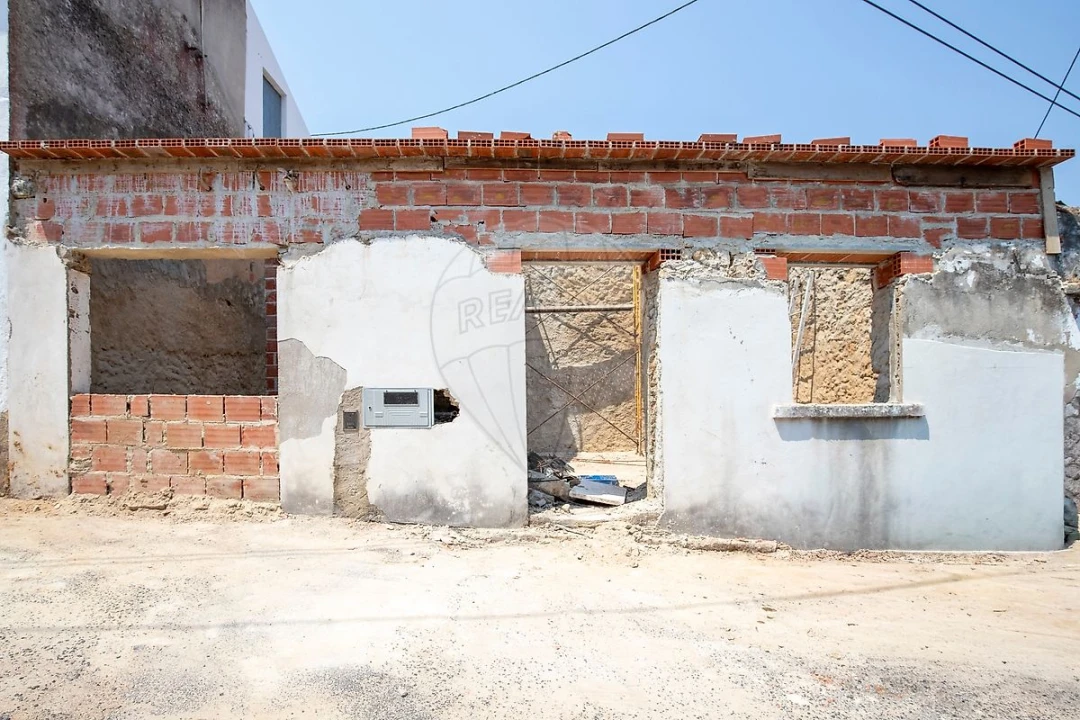 Moradia T2 para Venda em Dois Portos e Runa Foto 4