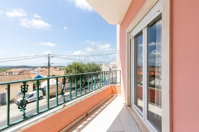 Apartamento T3 para Venda em Campelos e Outeiro da Cabeça