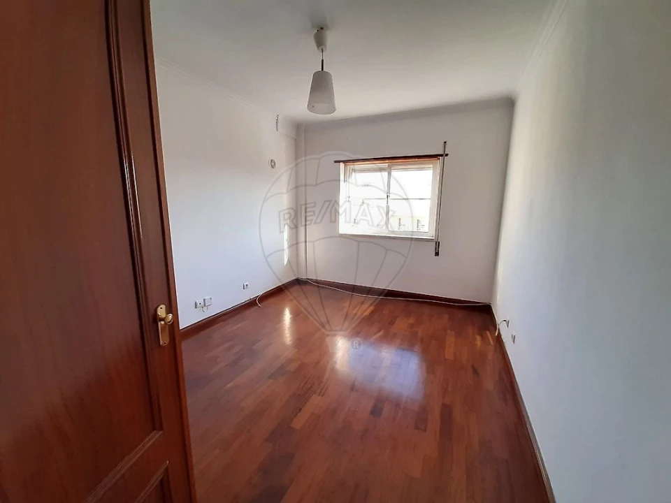 Apartamento T2 para Venda em Rio de Mouro Foto 6