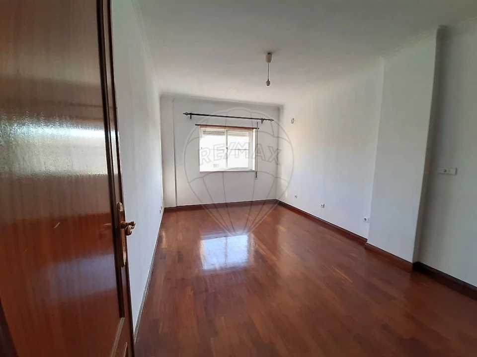 Apartamento T2 para Venda em Rio de Mouro Foto 1